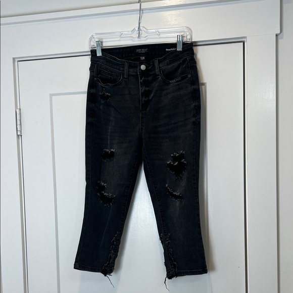 Judy Blue Dark grey/black Distressed capri jeans size 7/28. - Picture 2 of 12